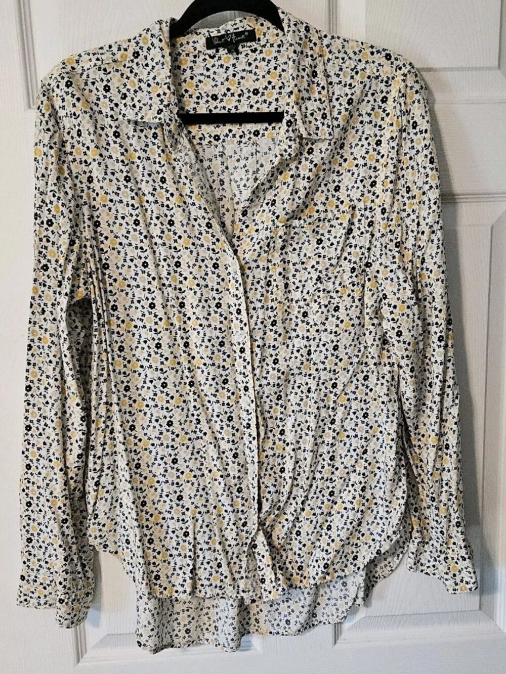 Velvet Heart XL Ditsy Floral Button-up Blouse
